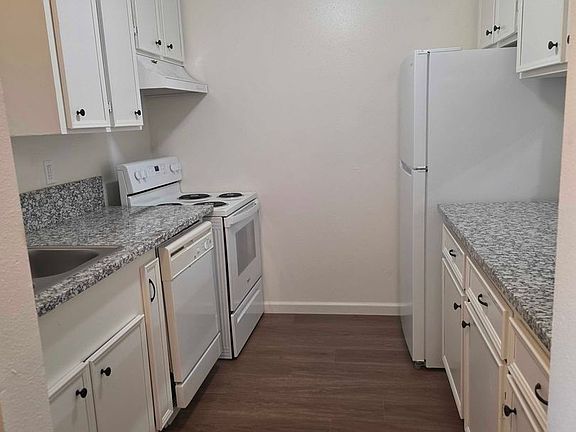 3rd image of 1823 Oakdale Rd APT 5