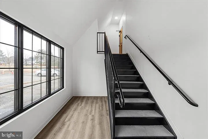 1 bed, 1.0 bath, 598 sqft, $1,650 — Photo 2