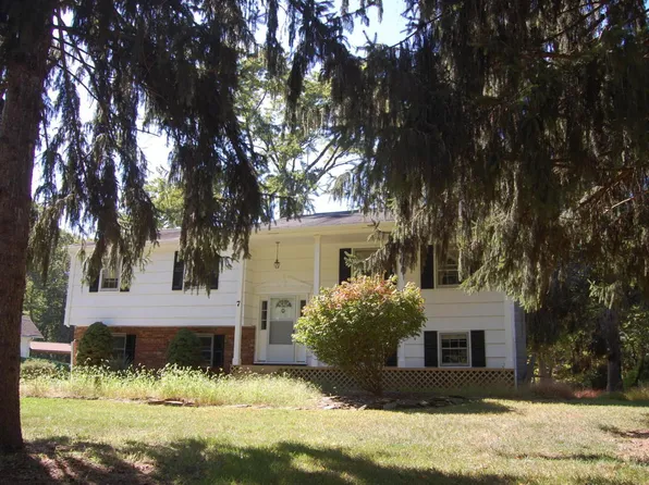 7 Park Ln, Englishtown, NJ 07726