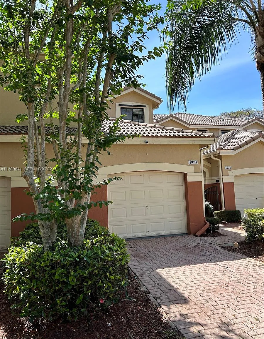 3 bed, 2.5 bath, 1605 sqft, $3,450 — Photo 1