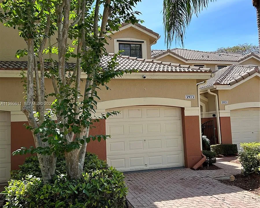 3973 Orange Tree Ln