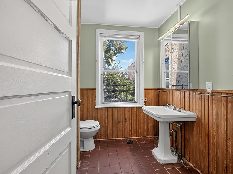 4051 Ludlow St — Photo 15