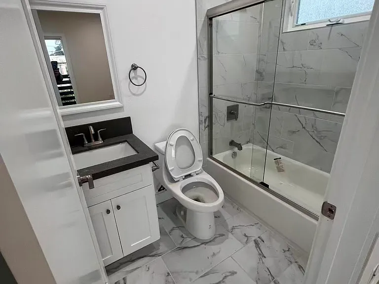 836 N Ridgewood Pl #2 — Photo 4