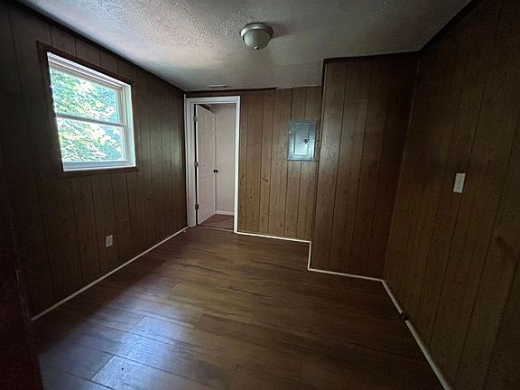 3rd image of 201 Herring Rd