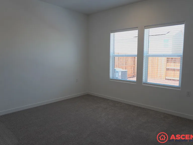 8206 Wandesford Dr — Photo 15