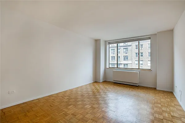 Sold by R New York | media 7