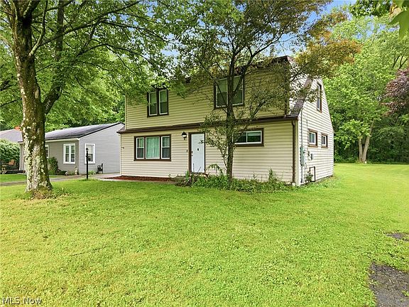 3rd image of 3192 Roselawn Dr
