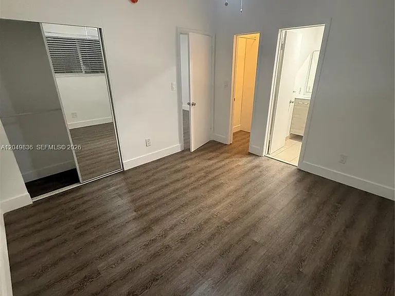 469 SW 3rd St #9 — Photo 5