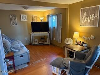 2nd image of 716 6th Ave N