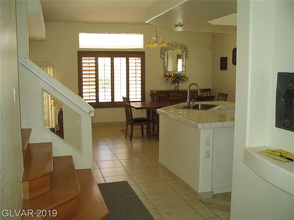 3rd image of 1647 Silver Falls Ave