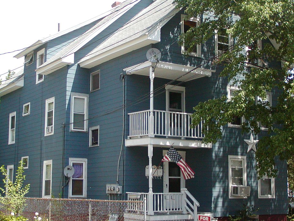 2nd image of 890 Clay St #1