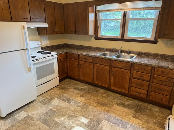 636 11th Ave SW APT 3, Valley City, ND 58072