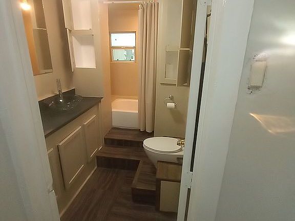 4th image of 505 SE 22nd St