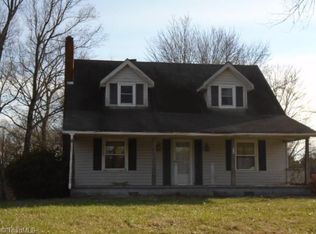 516 Hiatt Rd, Mount Airy, NC 27030