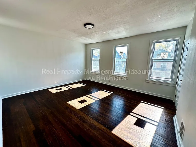 1379 Paulson Ave — Photo 15