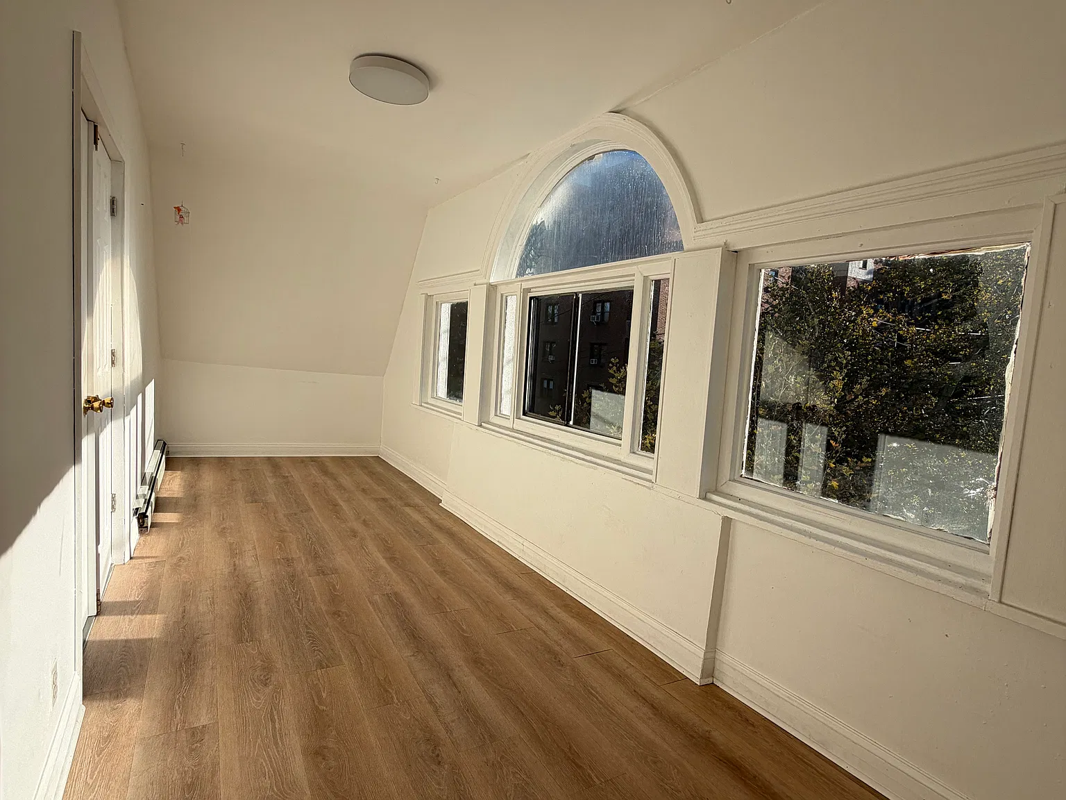 4 bed, 1200 sqft, $3,700 — Photo 2