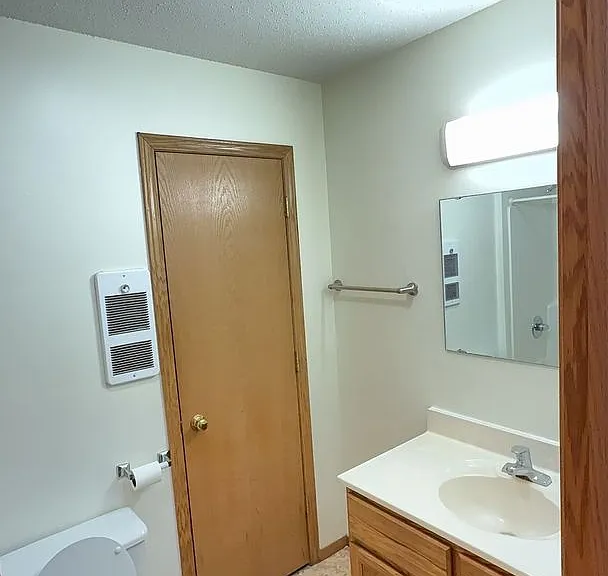 224 N Broadway St — Photo 3