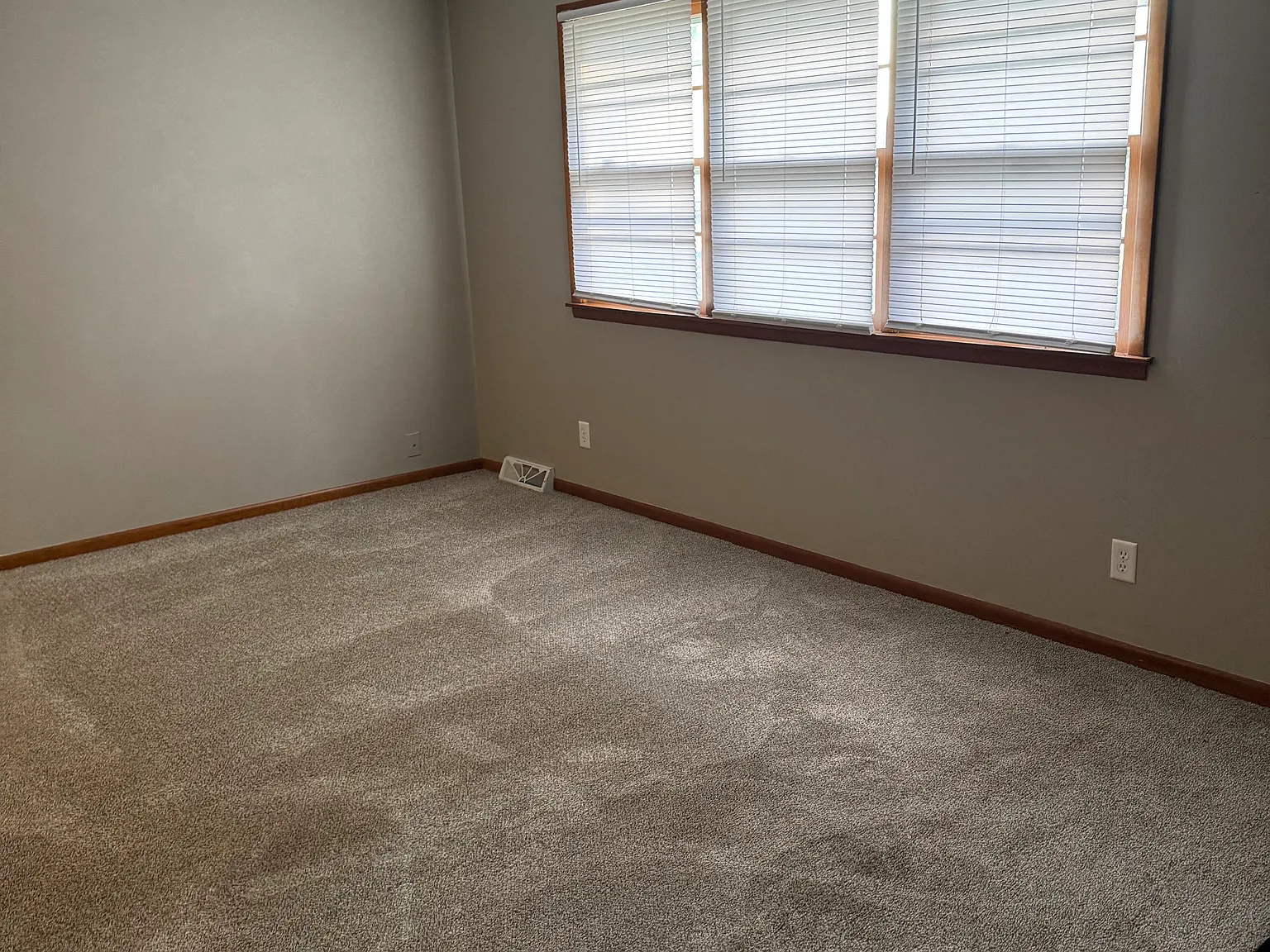 1107 Carol Dr — Photo 1