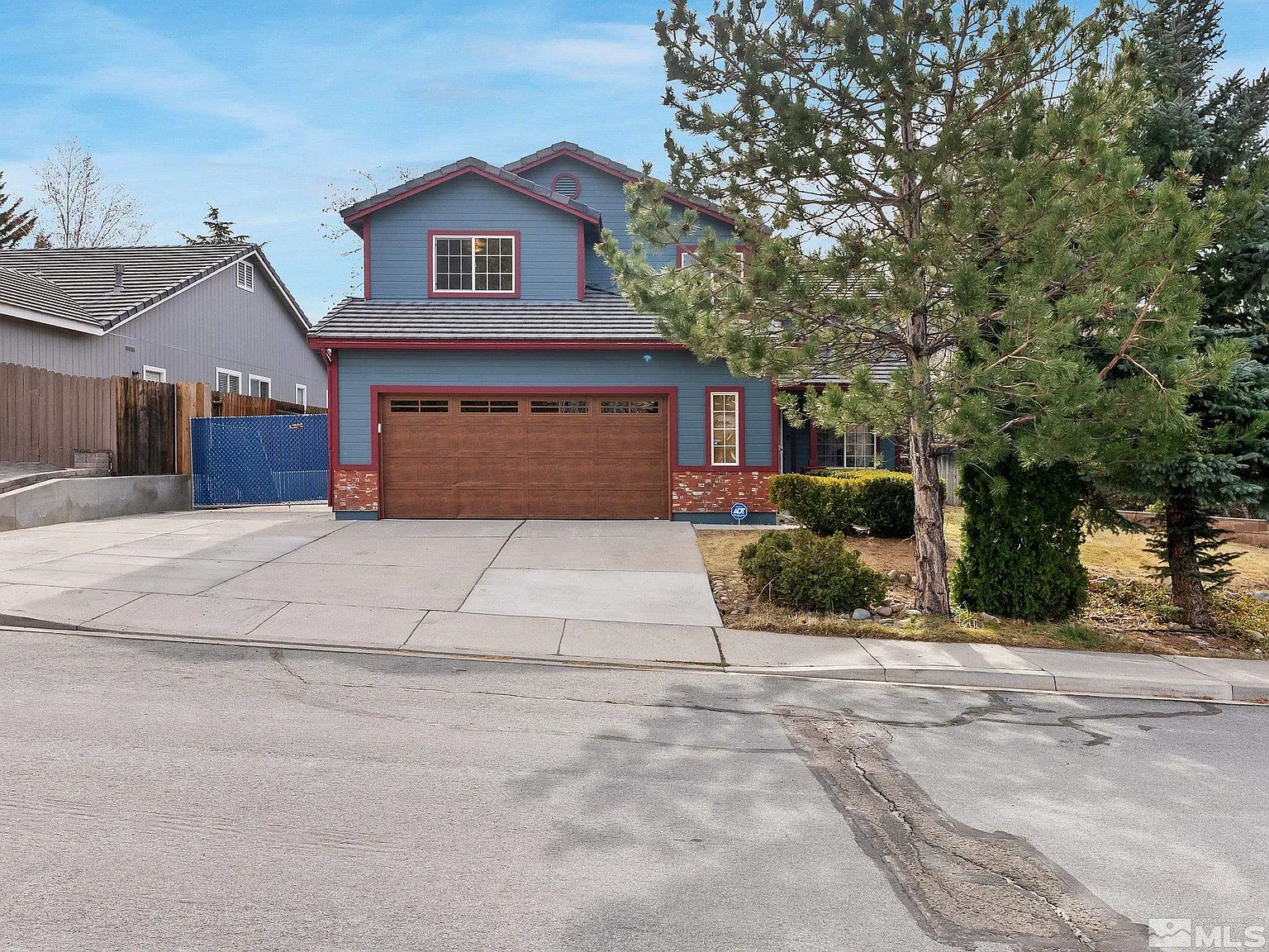 3240 Fairlands Dr photo 1