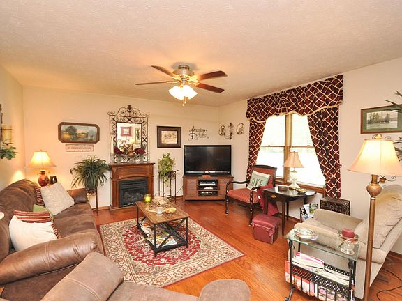 5th image of 23 Dogwood Pl
