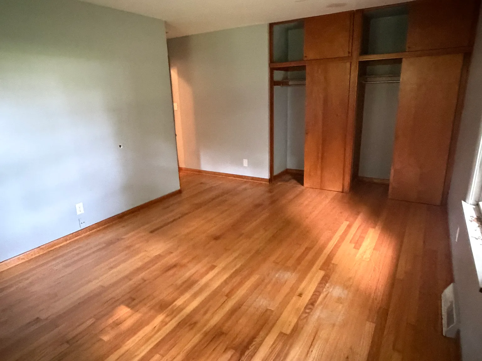 4 bed, 1.5 bath, 1625 sqft, $2,000 — Photo 3