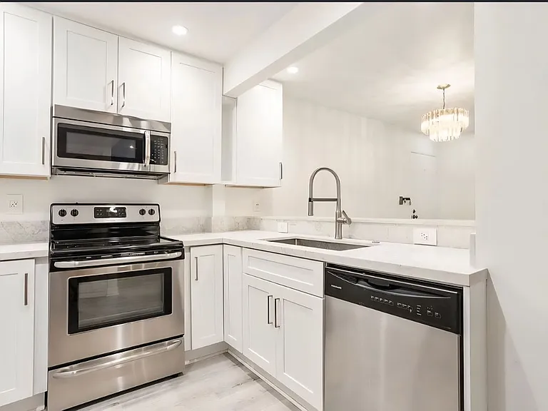 355 S Madison Ave #124 — Photo 10