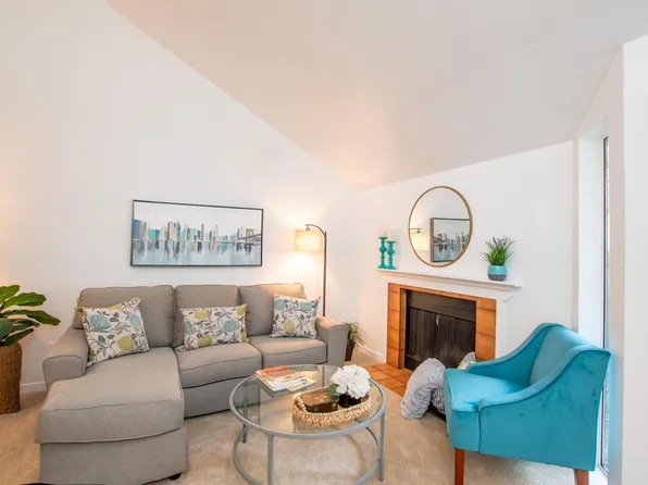 144 Courtyards E, Windsor, CA 95492