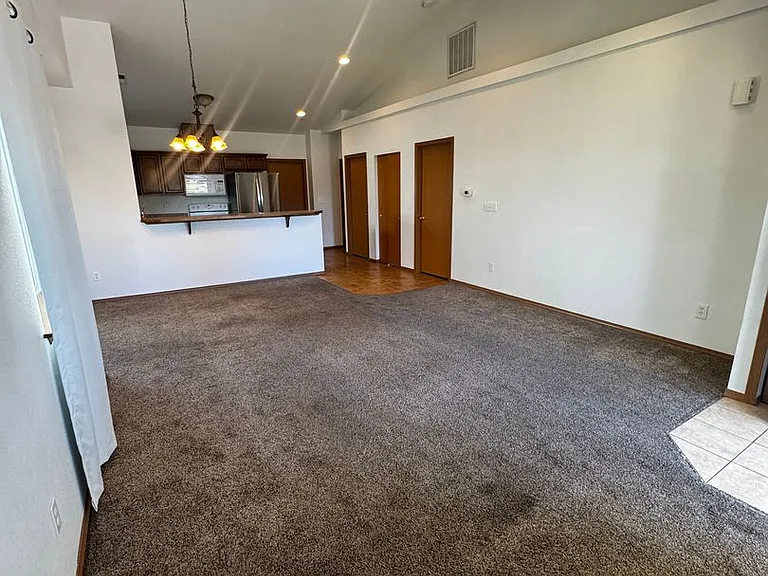 1208 W Malaga Ave — Photo 4