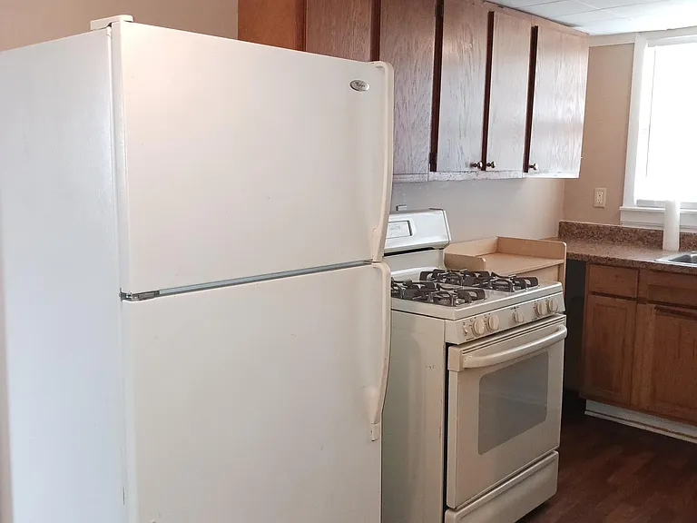 132 1/2 Maple St — Photo 3