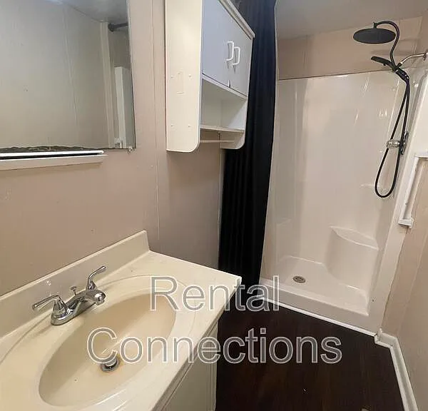 402 S Bentley St — Photo 5