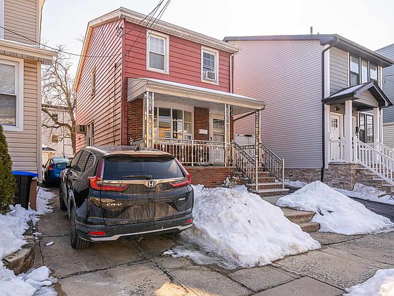 3rd image of 728 Devon St
