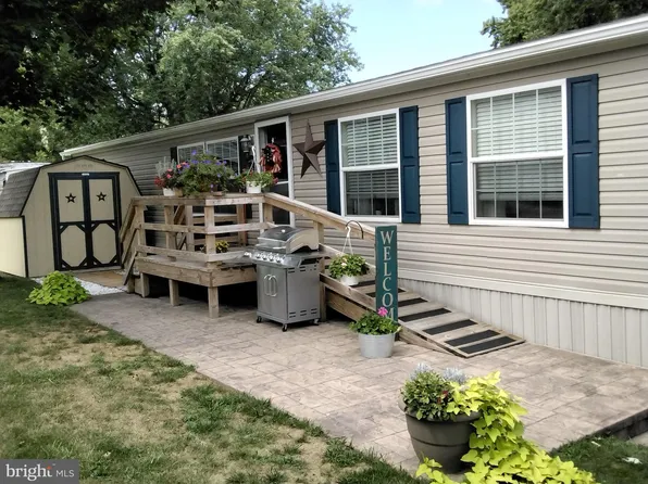 316 Landola Ave, Mount Wolf, PA 17347