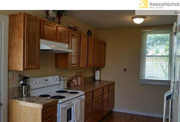 Beautiful Spacious Kitchen