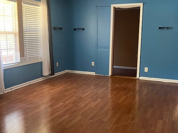 4th image of 1112 Edgewood Ave