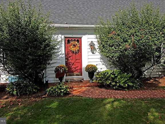 4th image of 11 Landis Valley Rd