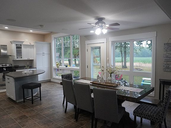 5th image of 10399 Country Acres Dr