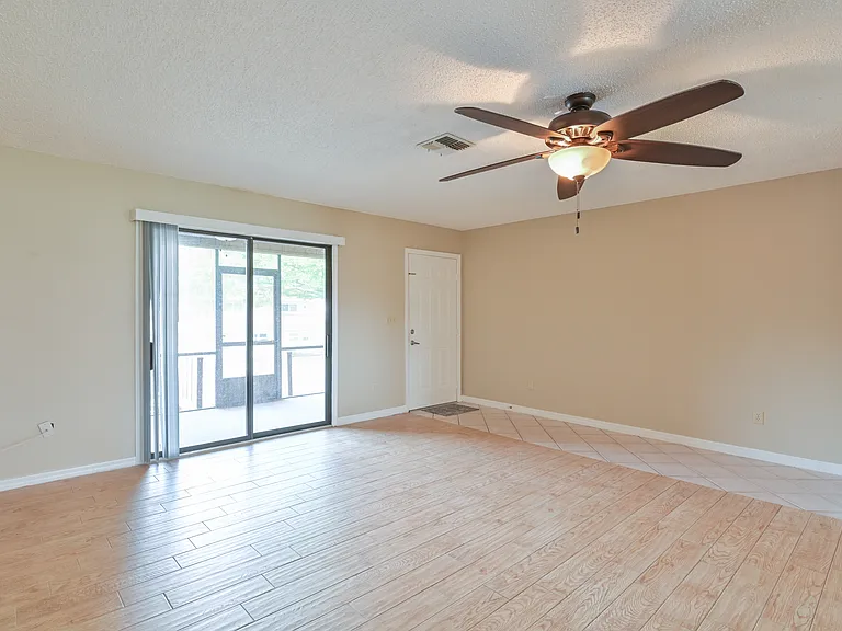 11001 SE Sunset Harbor Rd — Photo 8