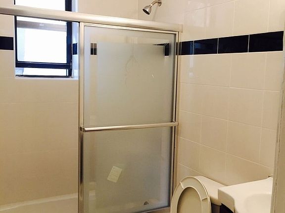 5th image of 4507 43rd Ave #2B