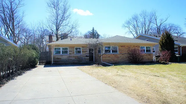 2749 Wilmette Ave photo 1