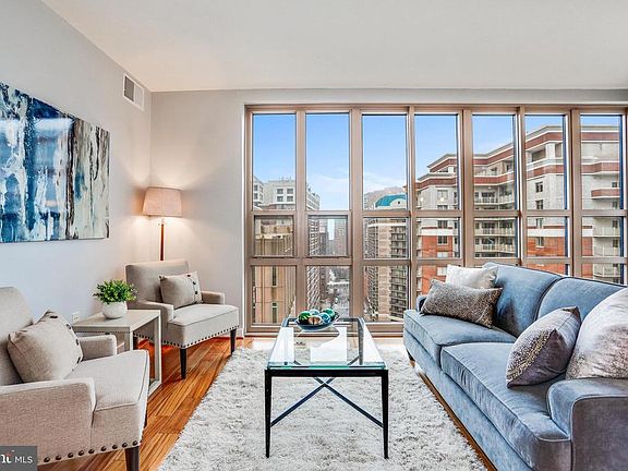 Great views directly down 9th Street