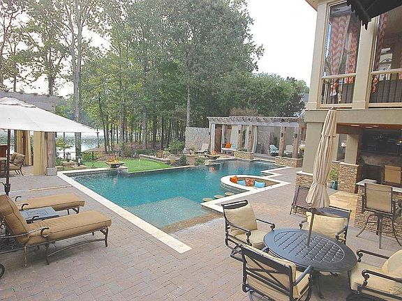 5th image of 130 N Cove Dr