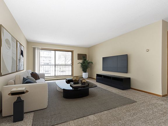 Anoka, MN Dellwood Estates | Living