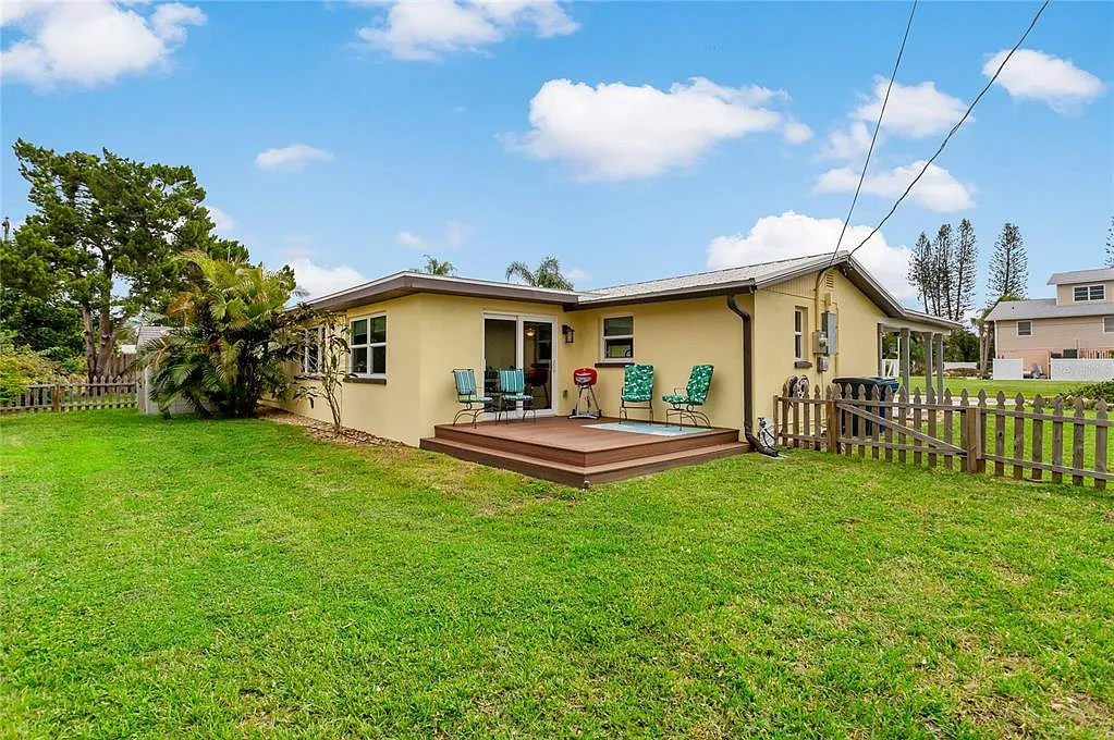 3 bed, 2.0 bath, 1524 sqft, $3,650 — Photo 4