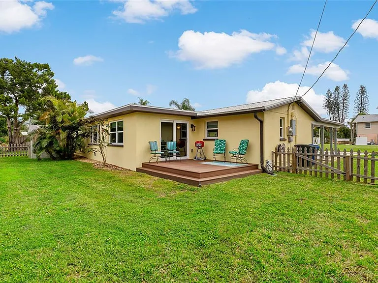 1675 Blakemore Ln — Photo 4