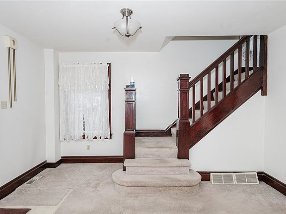 4th image of 66 W Elm St