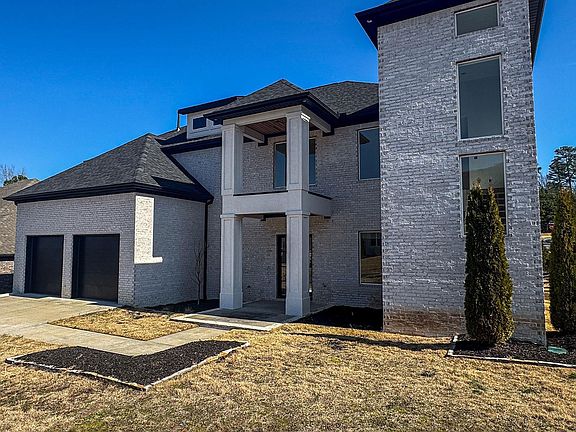 3rd image of 32 Corlay Dr