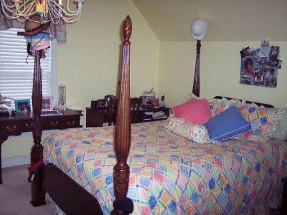 3rd image of 109 Milby Ct