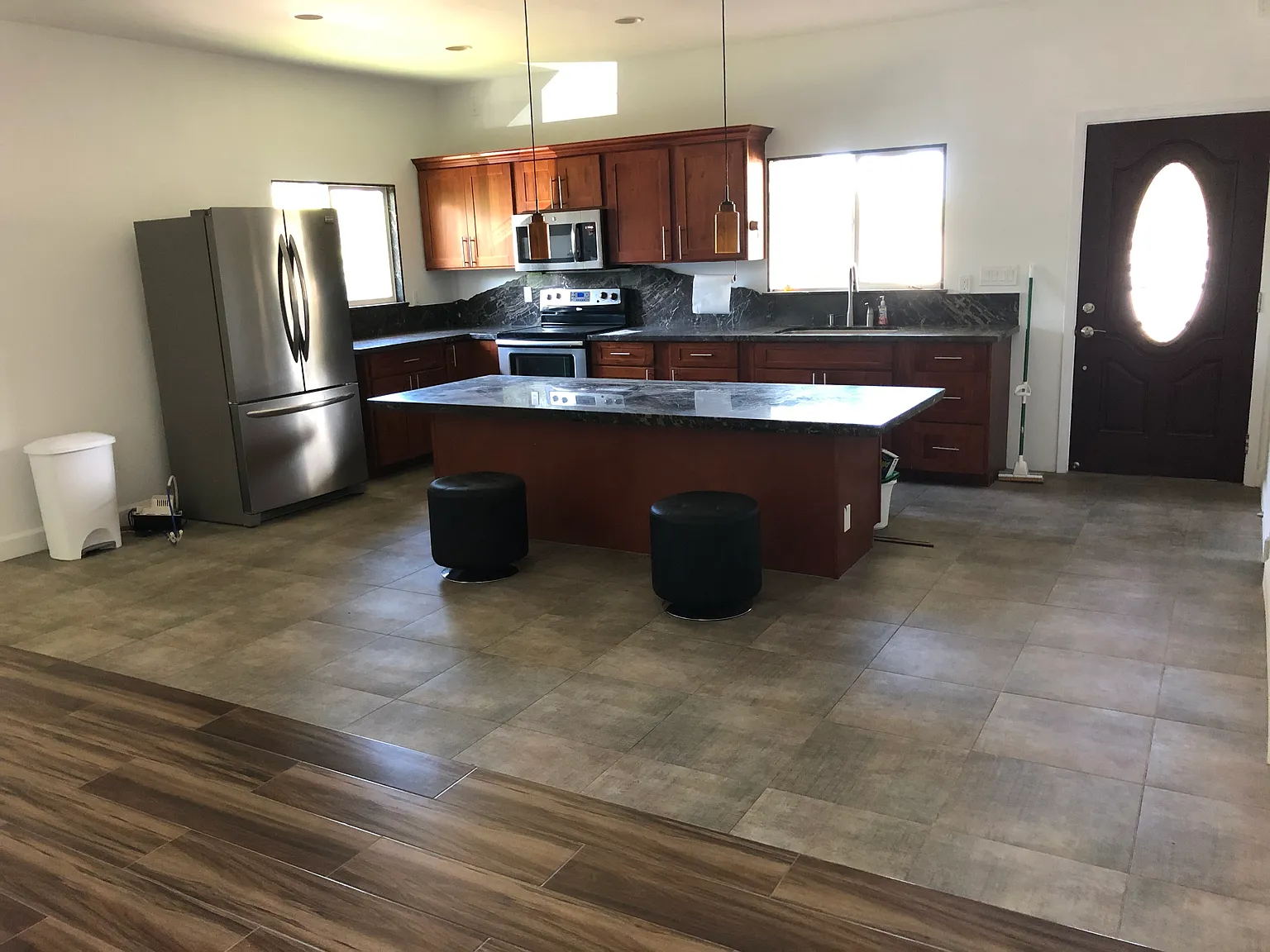 3 bed, 1500 sqft, $5,000 — Photo 2