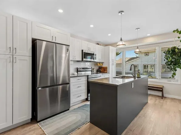 109 S Coachway Ln SW, Calgary, AB T3H 2V9