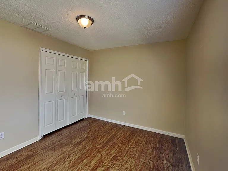 315 Colony Ct — Photo 16